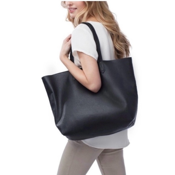 Cuyana classic tote in black pebbled leather - Picture 9 of 9